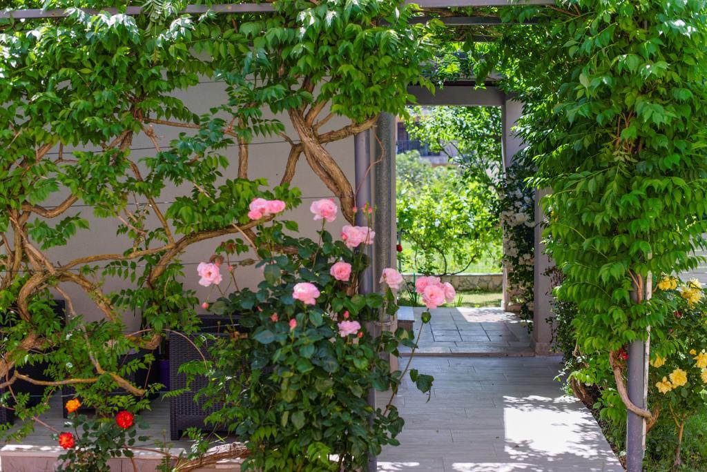 Charming House On The Beach And Deluxe Apartment Πούλα Εξωτερικό φωτογραφία
