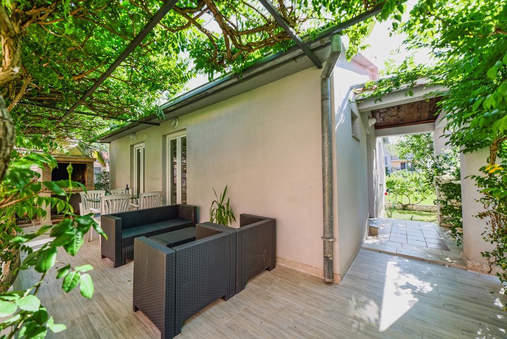 Charming House On The Beach And Deluxe Apartment Πούλα Εξωτερικό φωτογραφία