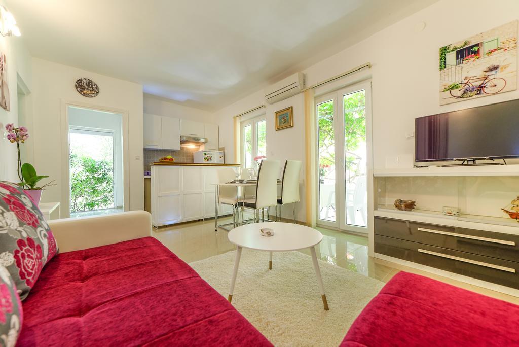 Charming House On The Beach And Deluxe Apartment Πούλα Εξωτερικό φωτογραφία