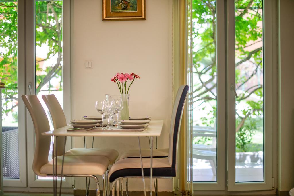 Charming House On The Beach And Deluxe Apartment Πούλα Εξωτερικό φωτογραφία