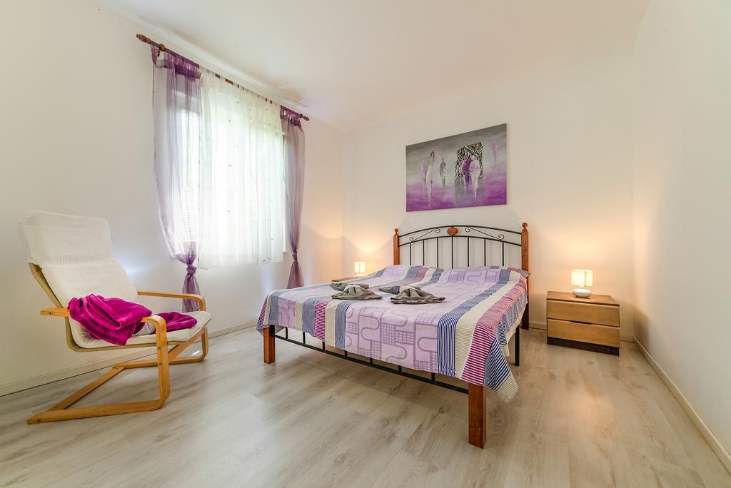 Charming House On The Beach And Deluxe Apartment Πούλα Εξωτερικό φωτογραφία