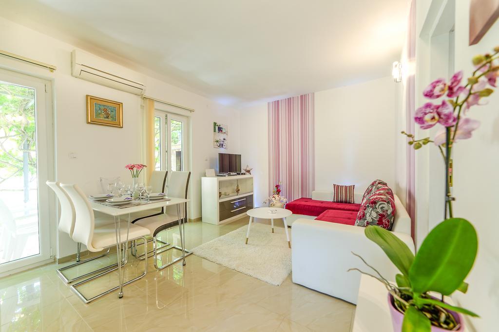 Charming House On The Beach And Deluxe Apartment Πούλα Εξωτερικό φωτογραφία