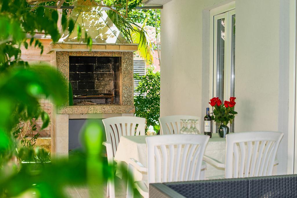 Charming House On The Beach And Deluxe Apartment Πούλα Εξωτερικό φωτογραφία