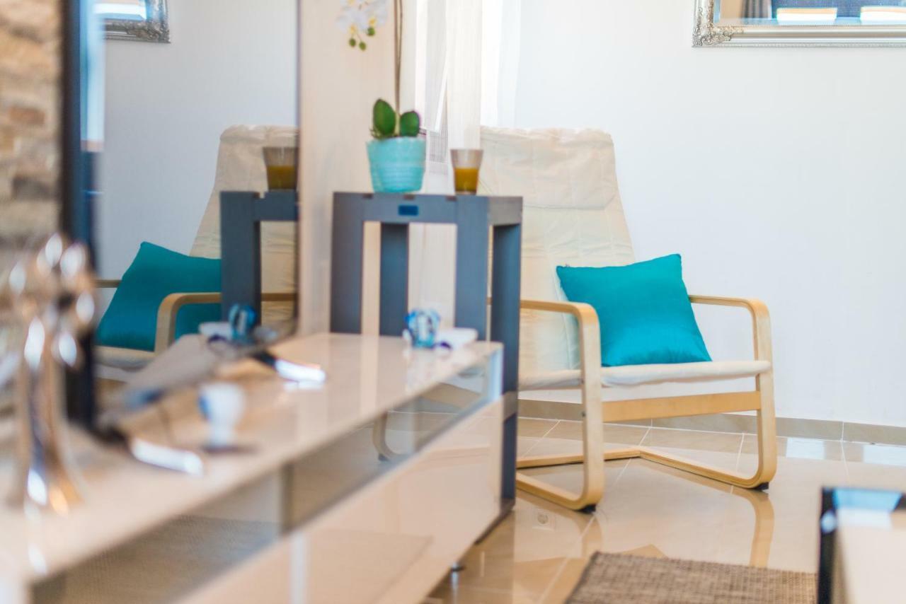 Charming House On The Beach And Deluxe Apartment Πούλα Εξωτερικό φωτογραφία
