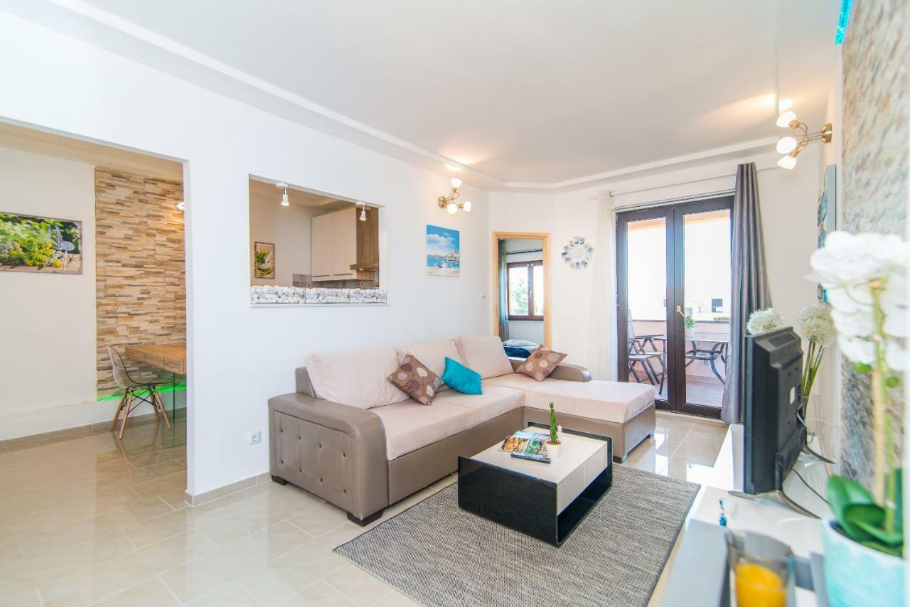 Charming House On The Beach And Deluxe Apartment Πούλα Εξωτερικό φωτογραφία