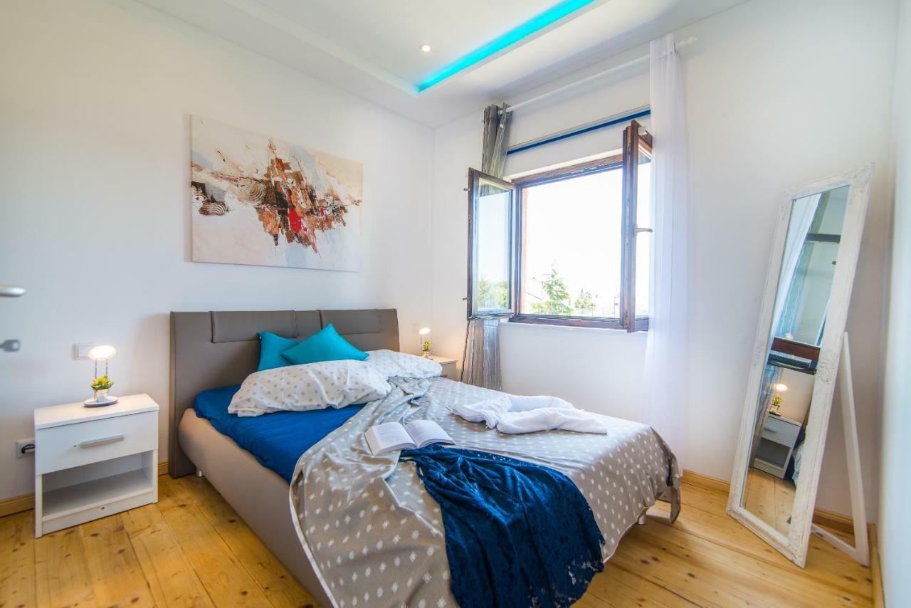 Charming House On The Beach And Deluxe Apartment Πούλα Εξωτερικό φωτογραφία