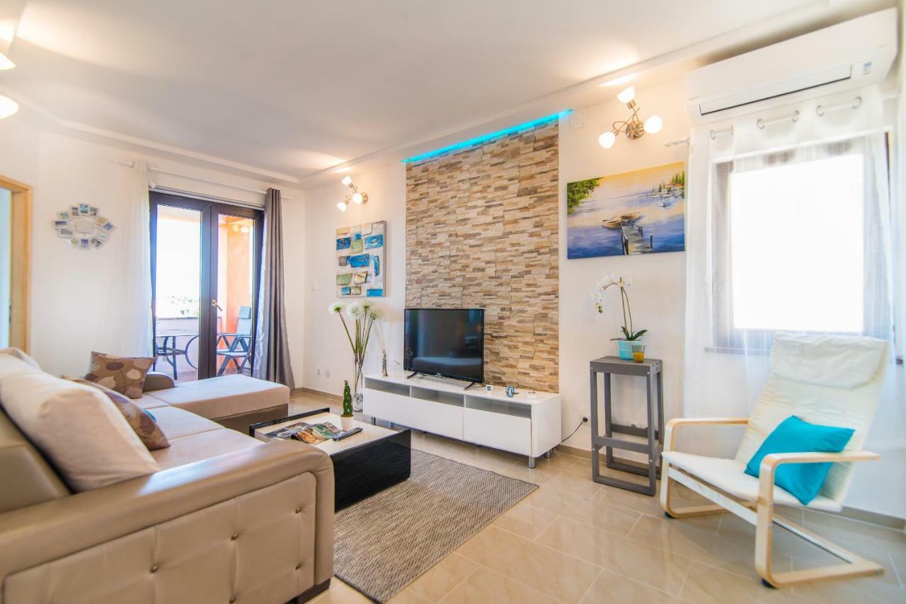 Charming House On The Beach And Deluxe Apartment Πούλα Εξωτερικό φωτογραφία