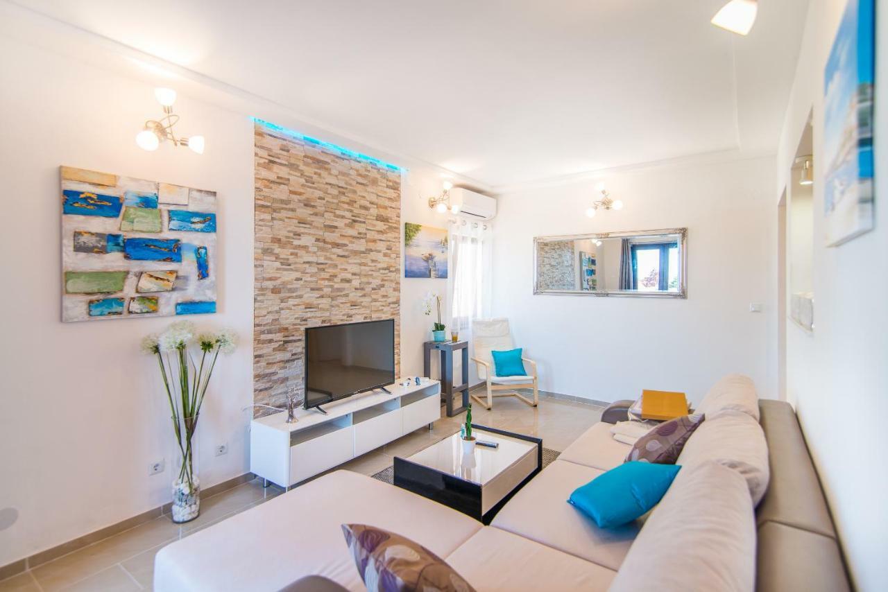 Charming House On The Beach And Deluxe Apartment Πούλα Εξωτερικό φωτογραφία