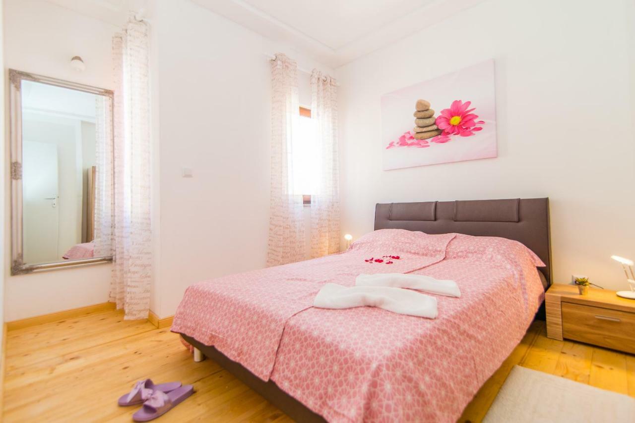 Charming House On The Beach And Deluxe Apartment Πούλα Εξωτερικό φωτογραφία