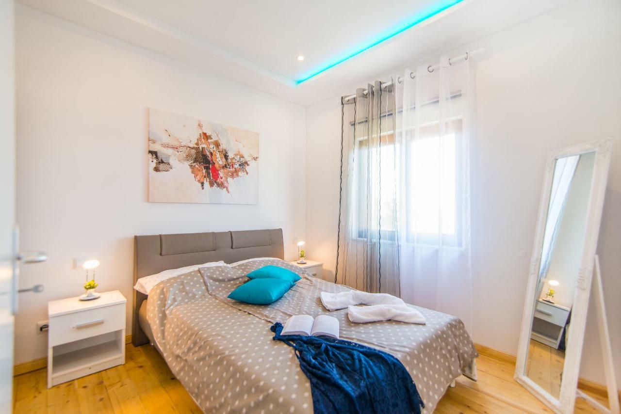 Charming House On The Beach And Deluxe Apartment Πούλα Εξωτερικό φωτογραφία