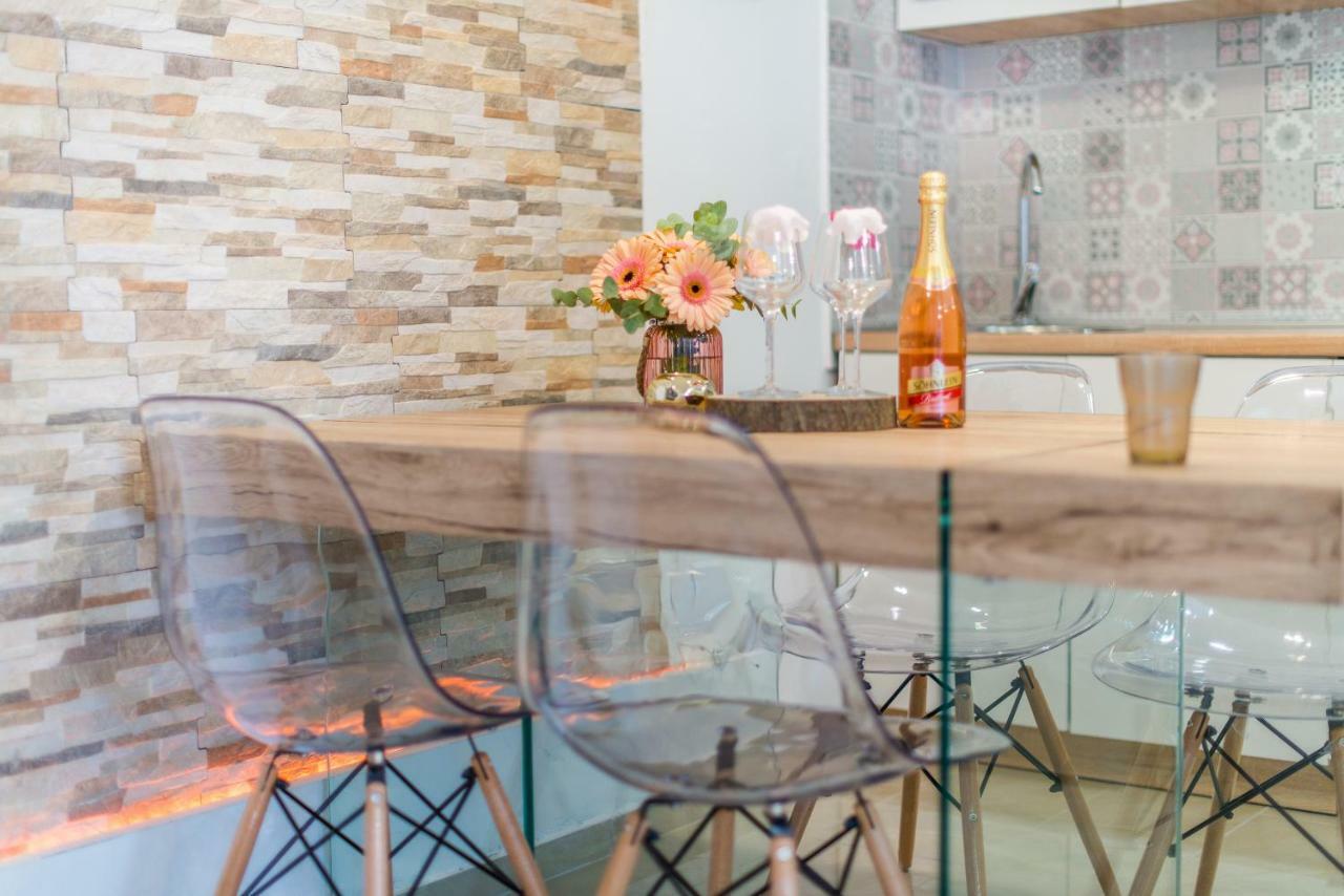 Charming House On The Beach And Deluxe Apartment Πούλα Εξωτερικό φωτογραφία