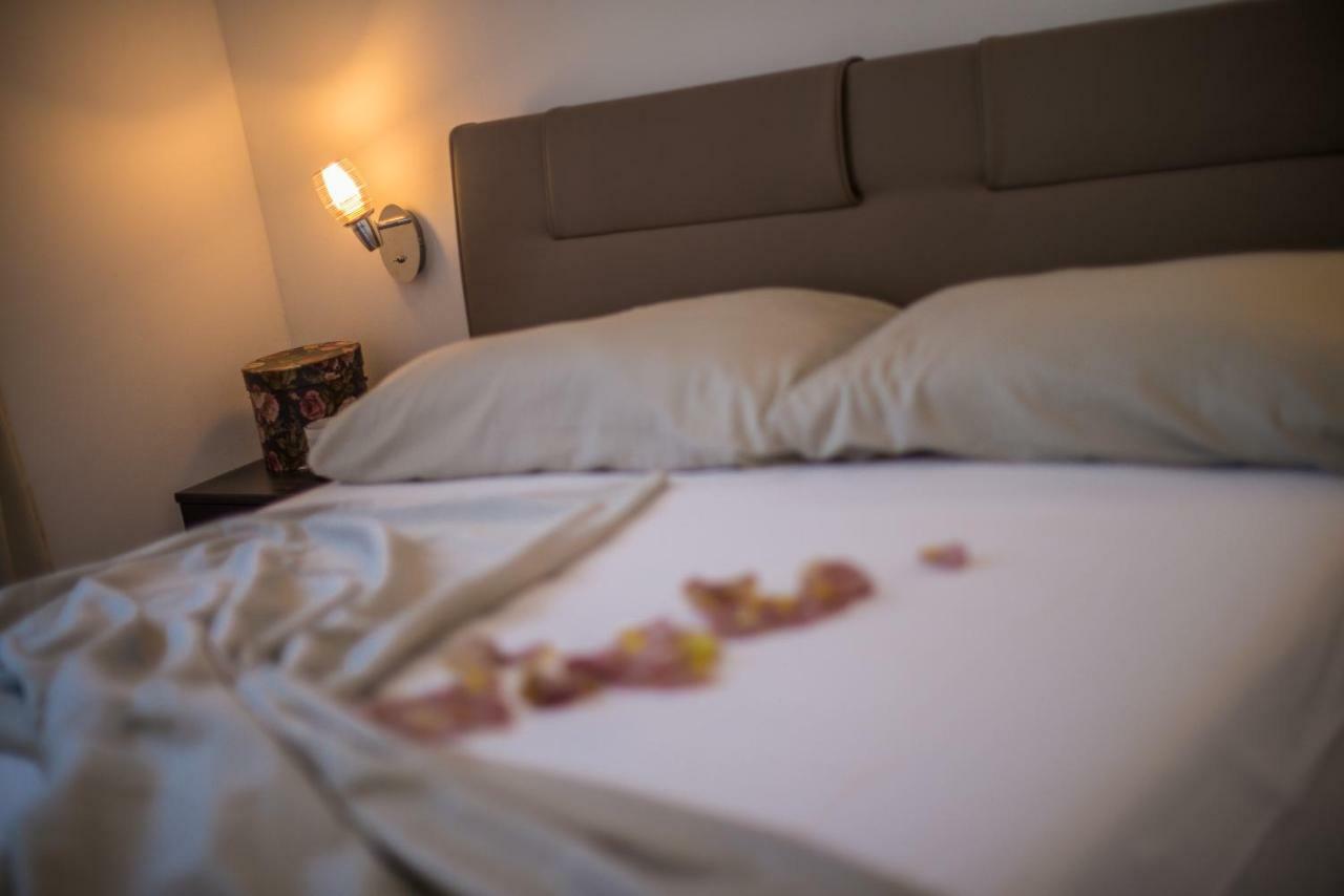 Charming House On The Beach And Deluxe Apartment Πούλα Εξωτερικό φωτογραφία