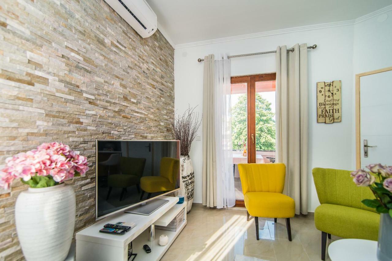 Charming House On The Beach And Deluxe Apartment Πούλα Εξωτερικό φωτογραφία