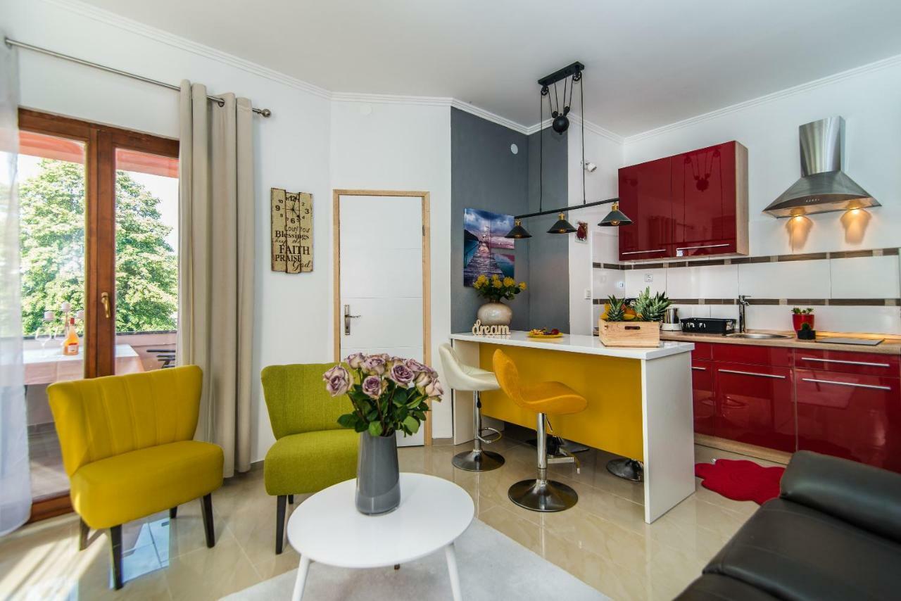 Charming House On The Beach And Deluxe Apartment Πούλα Εξωτερικό φωτογραφία